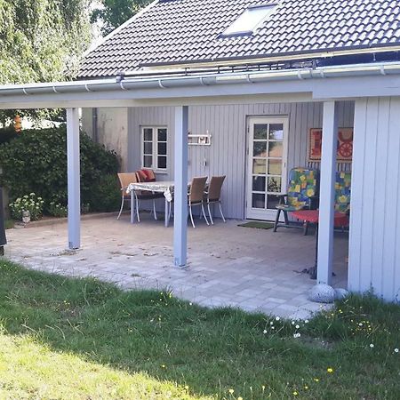 Pelikan Garden 1 Ferielejlighed Max 4 Personer Ved 2 Personer 650,00 Ekstra Personer 150,00 Kr Ekstra Stege Exterior foto
