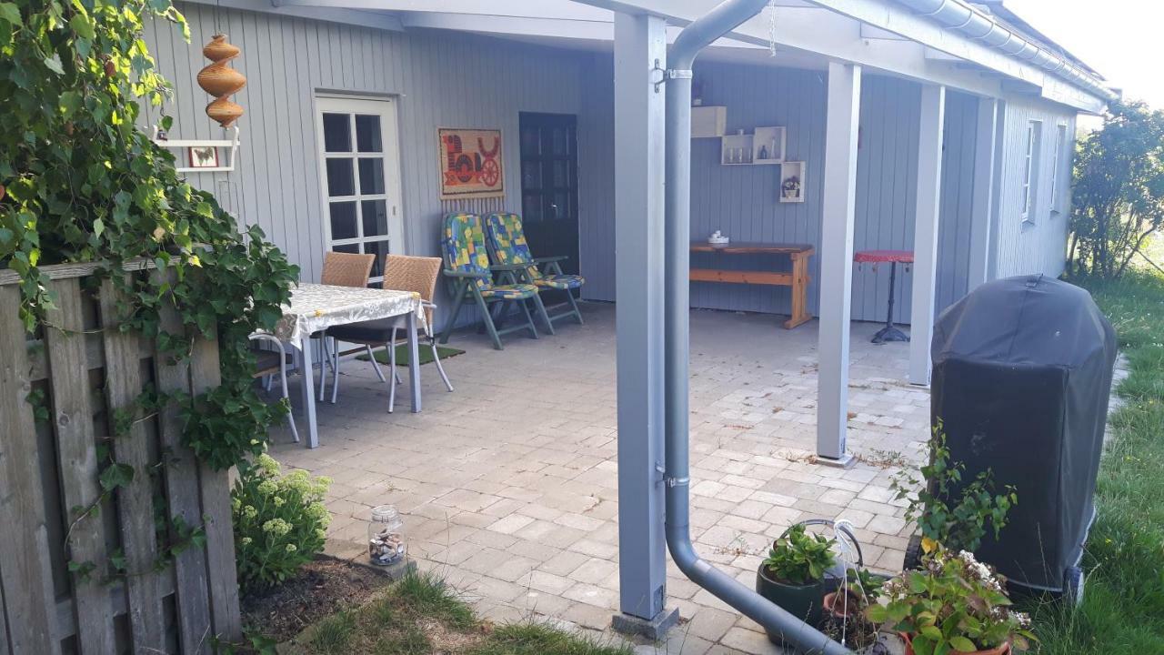 Pelikan Garden 1 Ferielejlighed Max 4 Personer Ved 2 Personer 650,00 Ekstra Personer 150,00 Kr Ekstra Stege Exterior foto